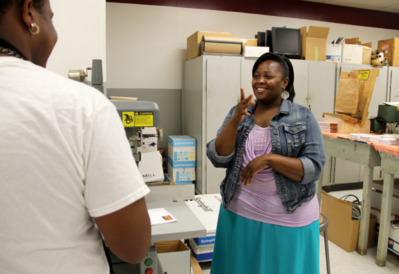 Interpreter student signing